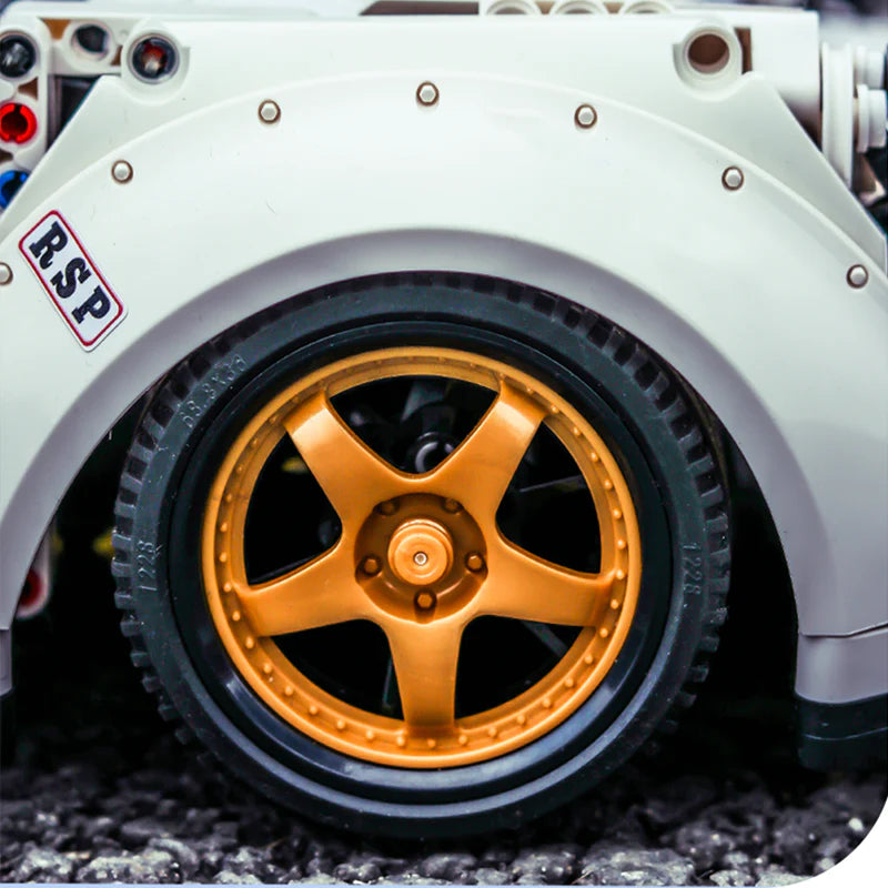 FERNGESTEUERTES WIDEBODY COUPE | 2125 TEILE