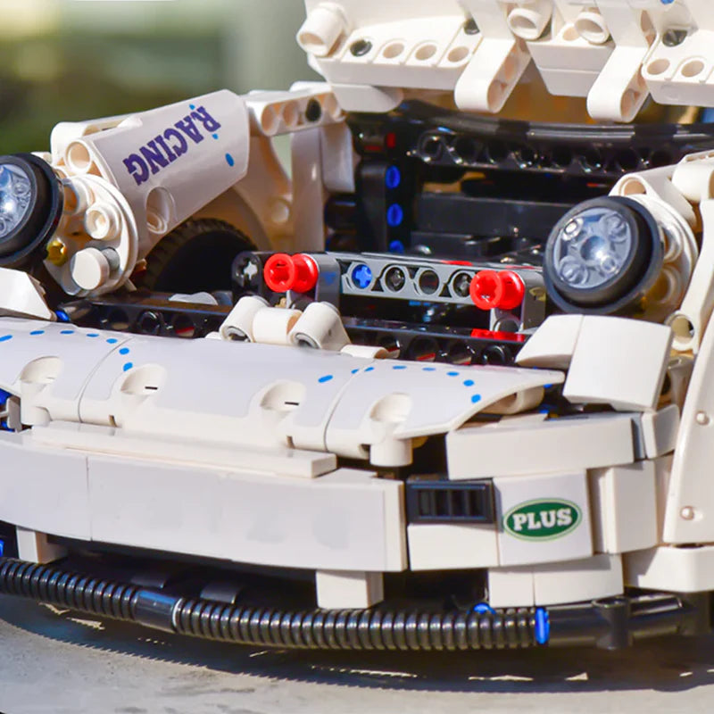 FERNGESTEUERTES WIDEBODY COUPE | 2125 TEILE