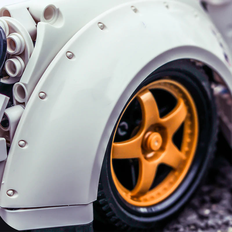 FERNGESTEUERTES WIDEBODY COUPE | 2125 TEILE